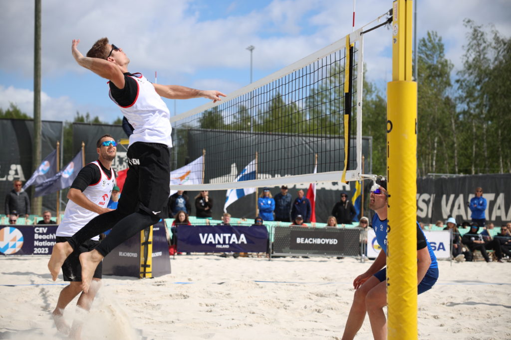 Miehet Ja Naiset Beach Volleyn Nations Cupin Avausturnausten Välieriin ...